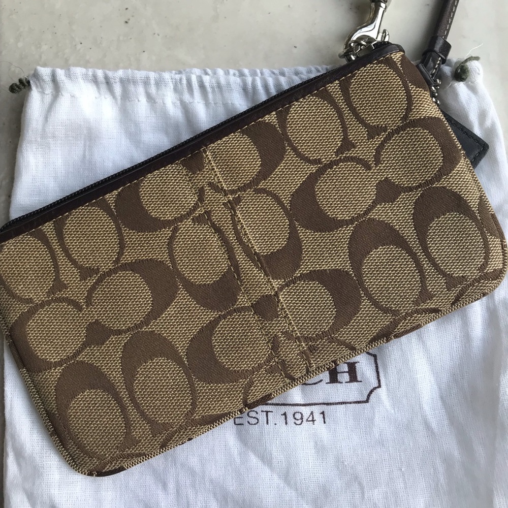 🔥AUTHENTIC COACH WRISTLET🔥 - Picture 4 of 5
